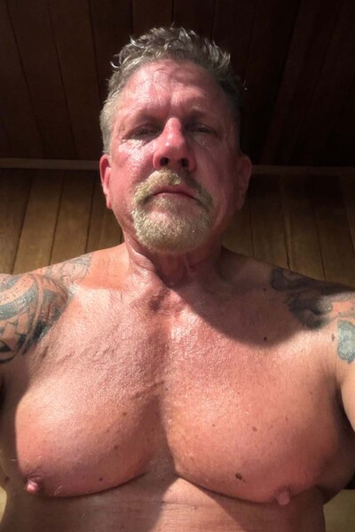 File:Big Hank (Webcam Model).jpg